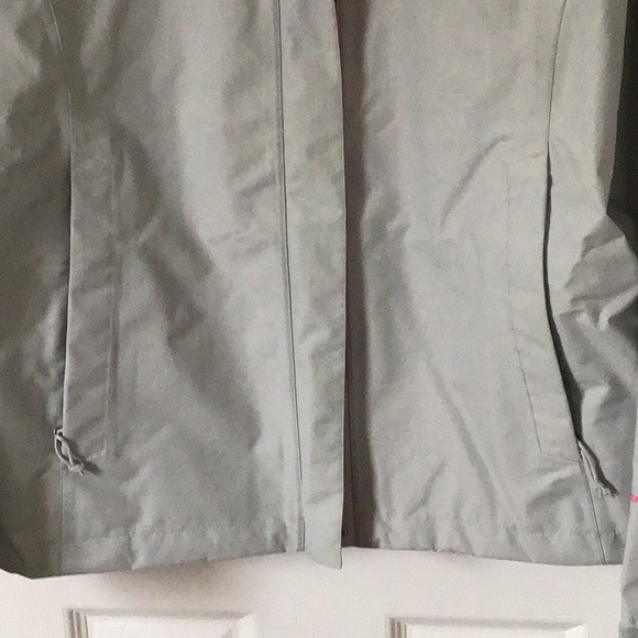 North face rain jacket - Picture 5 of 9